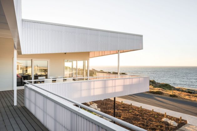 Falcon Beach House by Iredale Pedersen Hook Architects in Australia