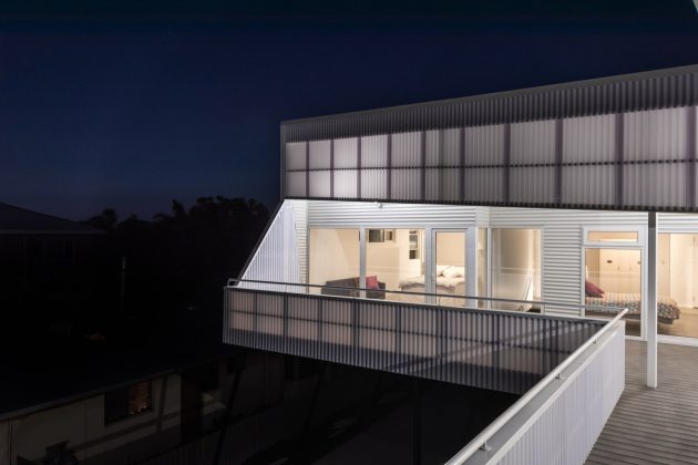 Falcon Beach House by Iredale Pedersen Hook Architects in Australia