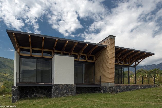 Malinalco House by Arquitectura Alternativa in Malinalco, Mexico
