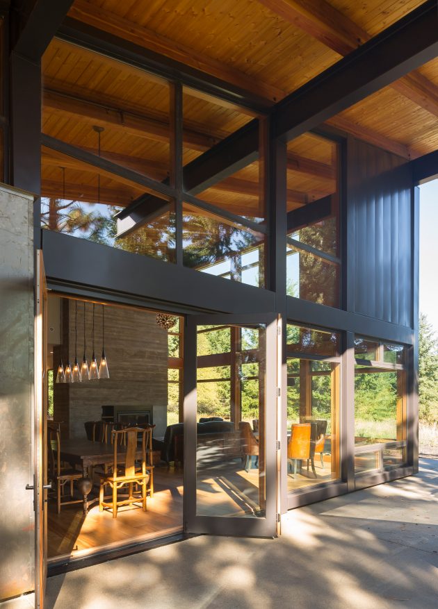 Tumble Creek Cabin by Coates Design Architects in Washington, USA