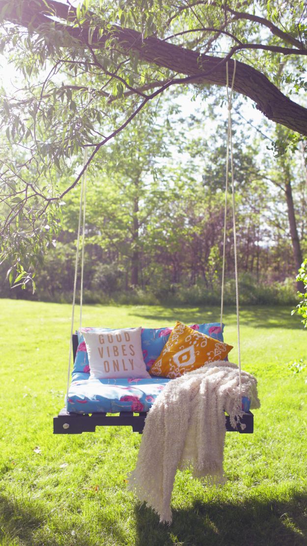 17 Brilliant DIY Swing Ideas You Need To Have Before Spring Pallet Patio Swing