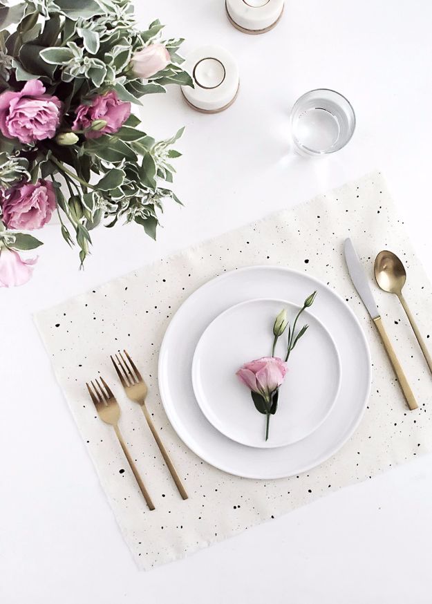 17 Perfect DIY Placemats and Napkins For Your Table Decor