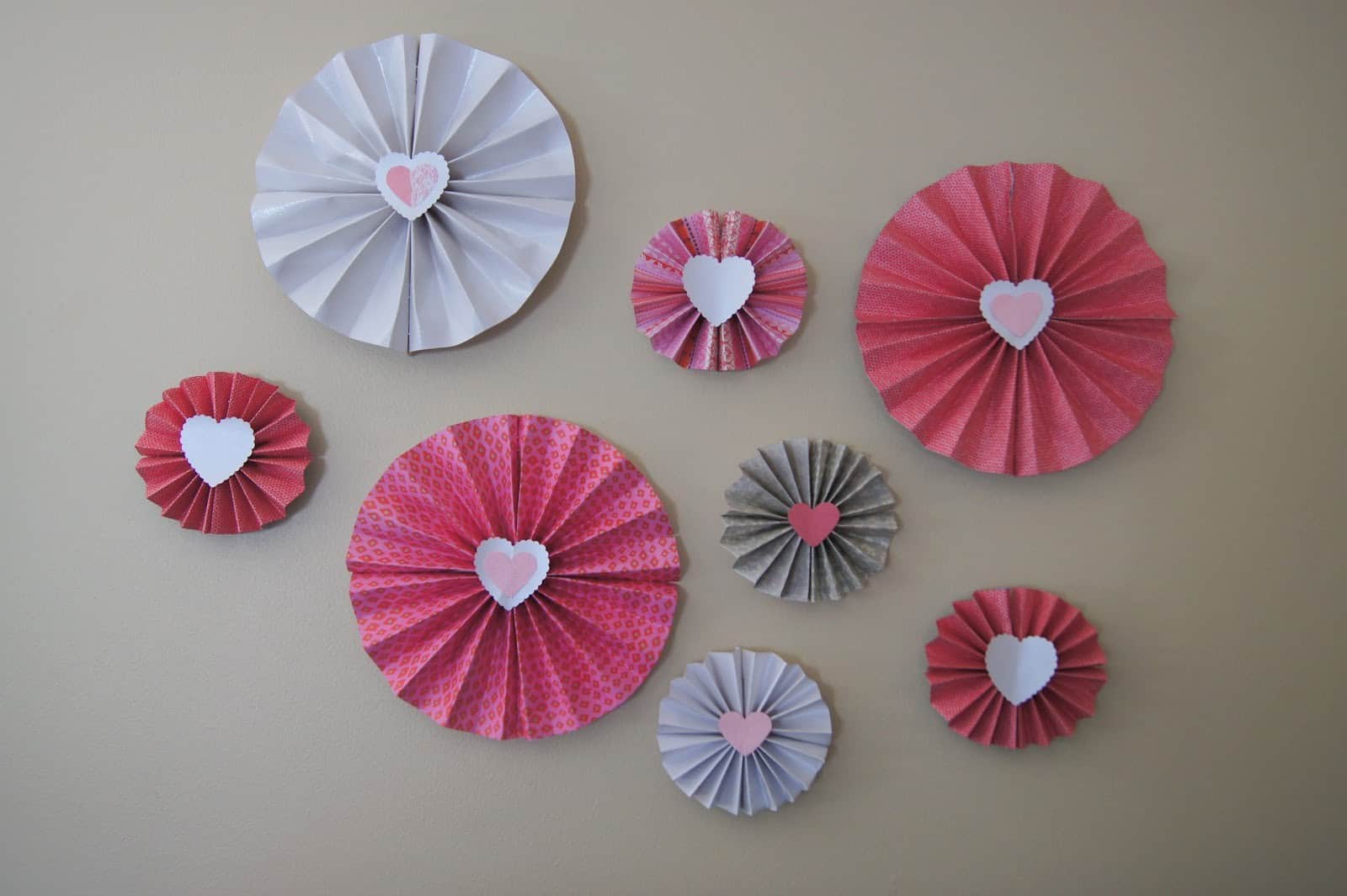 18 Low-Cost Decorations That You Can DIY For This Valentine's Day 18 Low-Cost Decorations That You Can DIY For This Valentine's Day