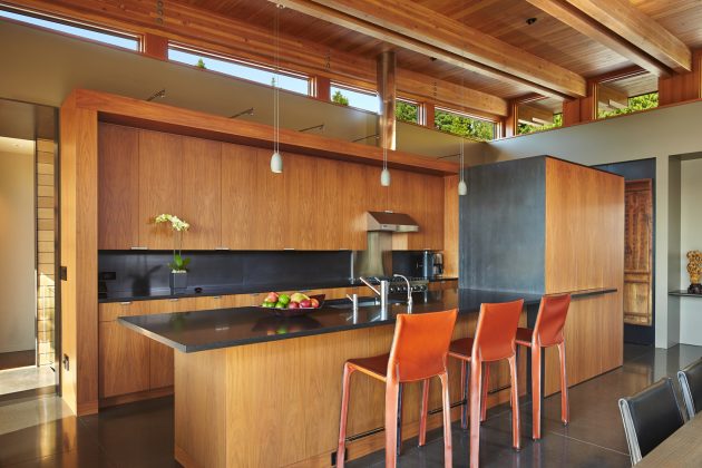 Brook Bay Residence by SKL Architects on Mercer Island in Washington