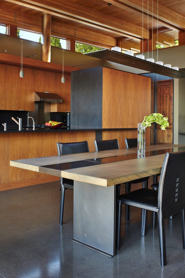 Brook Bay Residence by SKL Architects on Mercer Island in Washington