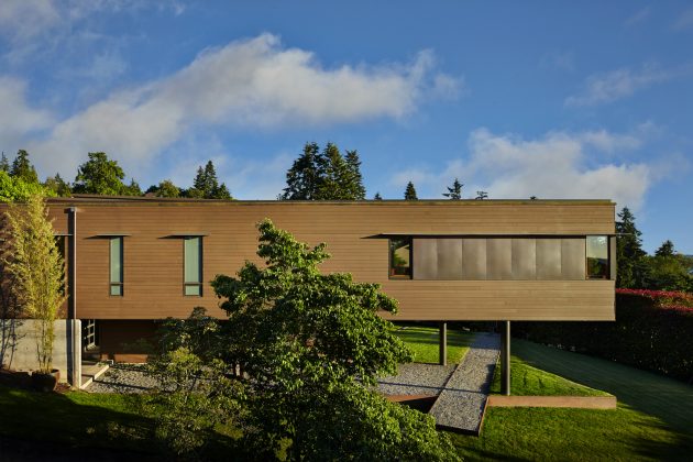 Brook Bay Residence by SKL Architects on Mercer Island in Washington