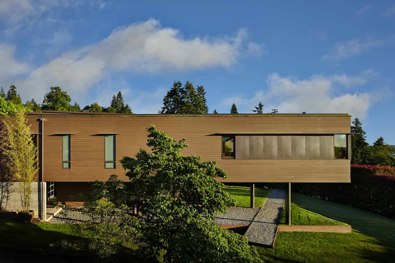 Brook Bay Residence by SKL Architects on Mercer Island in Washington Brook Bay Residence by SKL Architects on Mercer Island in Washington