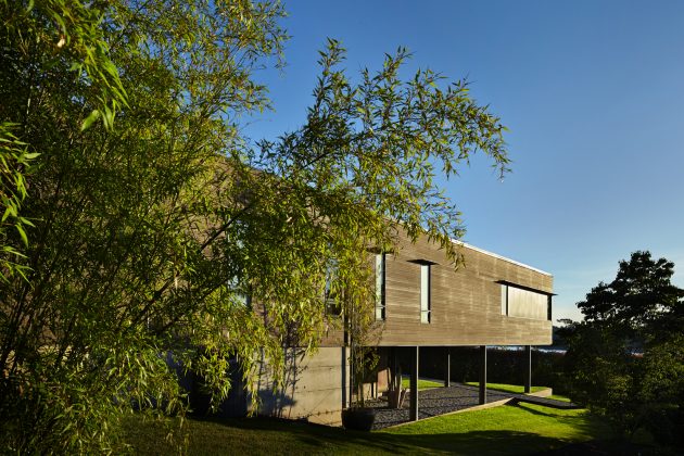 Brook Bay Residence by SKL Architects on Mercer Island in Washington