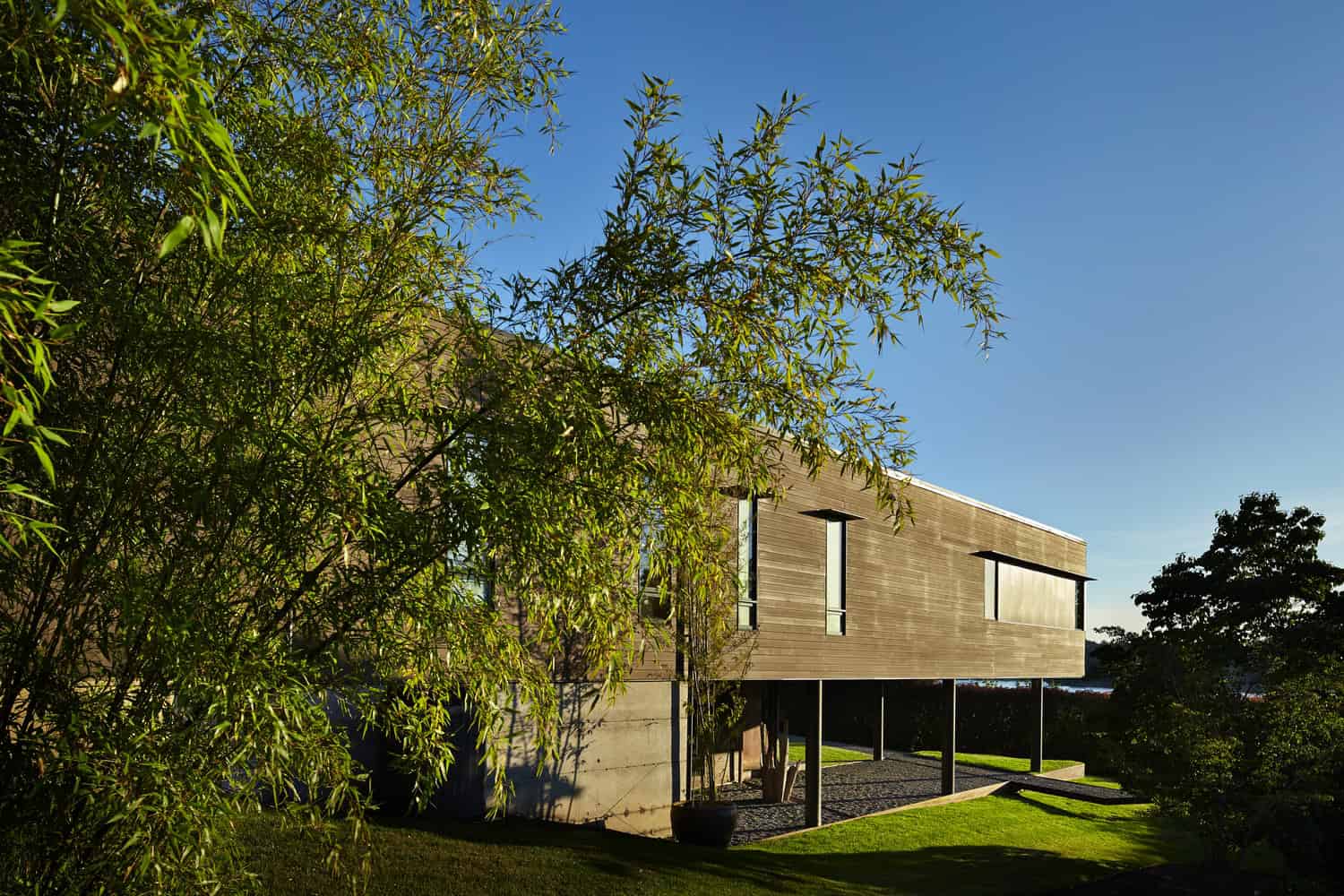 Brook Bay Residence by SKL Architects on Mercer Island in Washington Brook Bay Residence by SKL Architects on Mercer Island in Washington