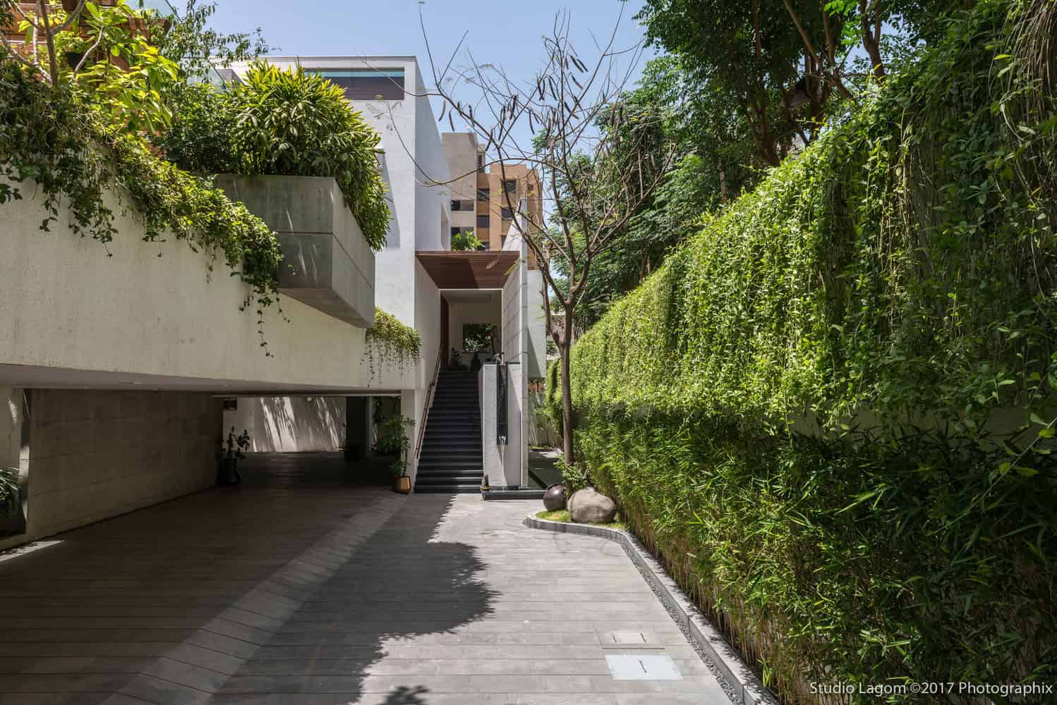 Skewed House by Studio Lagom in Surat, India Skewed House by Studio Lagom in Surat, India