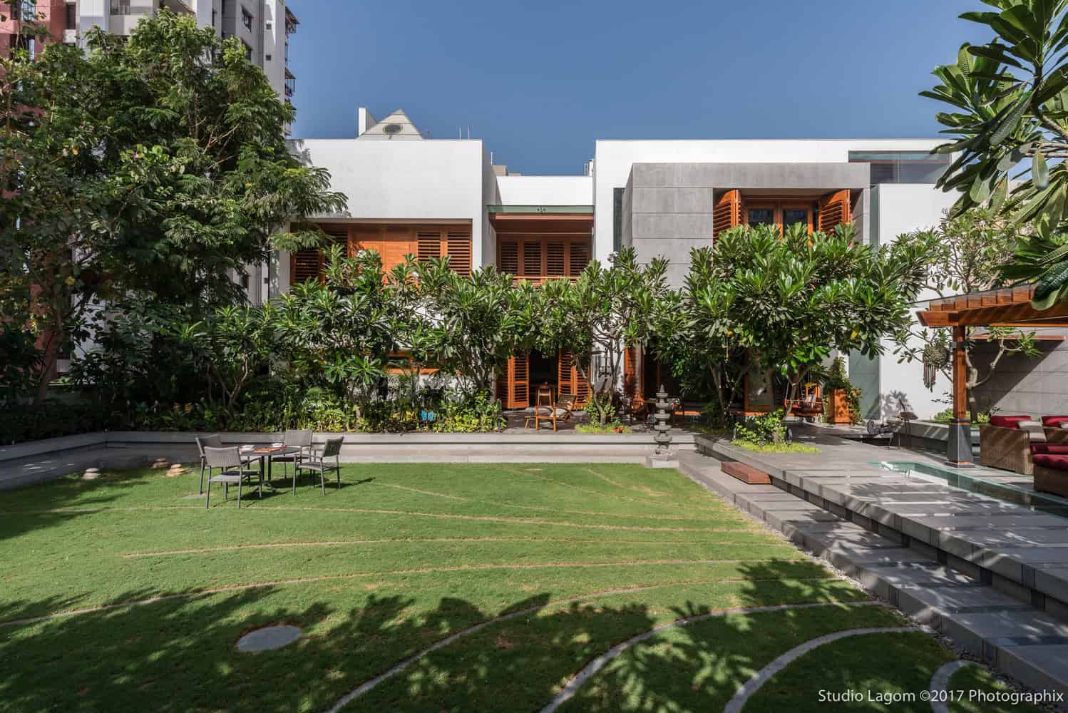 Skewed House by Studio Lagom in Surat, India Skewed House by Studio Lagom in Surat, India