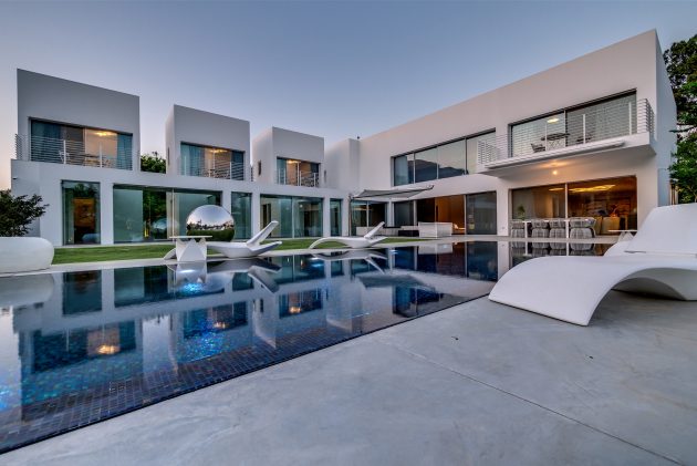 The Cubes House by Nestor Sandbank in Israel