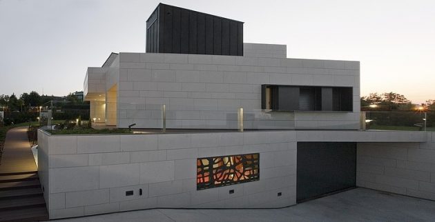 Vitoria-Gasteiz Home by Patxi Cortazar Arquitecto in Spain
