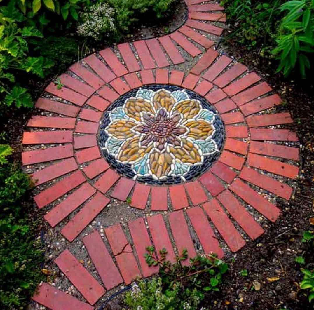 18 Extravagant Handmade Garden Decorations You Should Try This Spring