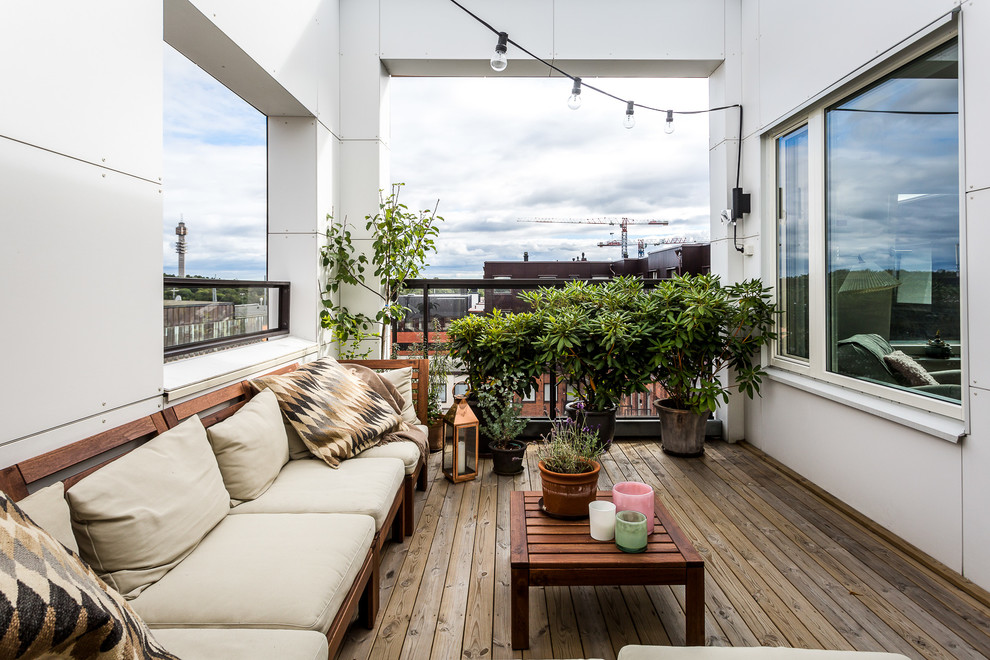 15 Outstanding Transitional Balcony Designs Perfect For Any Home