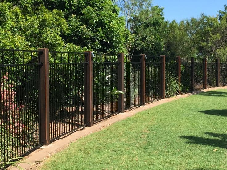18 Inspirational Examples That Will Help You To Choose The Right Fence 18 Inspirational Examples That Will Help You To Choose The Right Fence