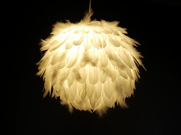 10 Delightful DIY Feather Lamps You Can Make In No Time