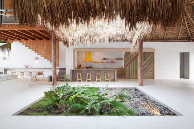 Casa Azul by Cincopatasalgato near San Salvador in El Salvador