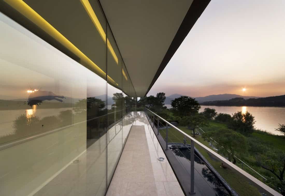 Floating House by Hyunjoon Yoo Architects in Gyeonggi, South Korea Floating House by Hyunjoon Yoo Architects in Gyeonggi, South Korea