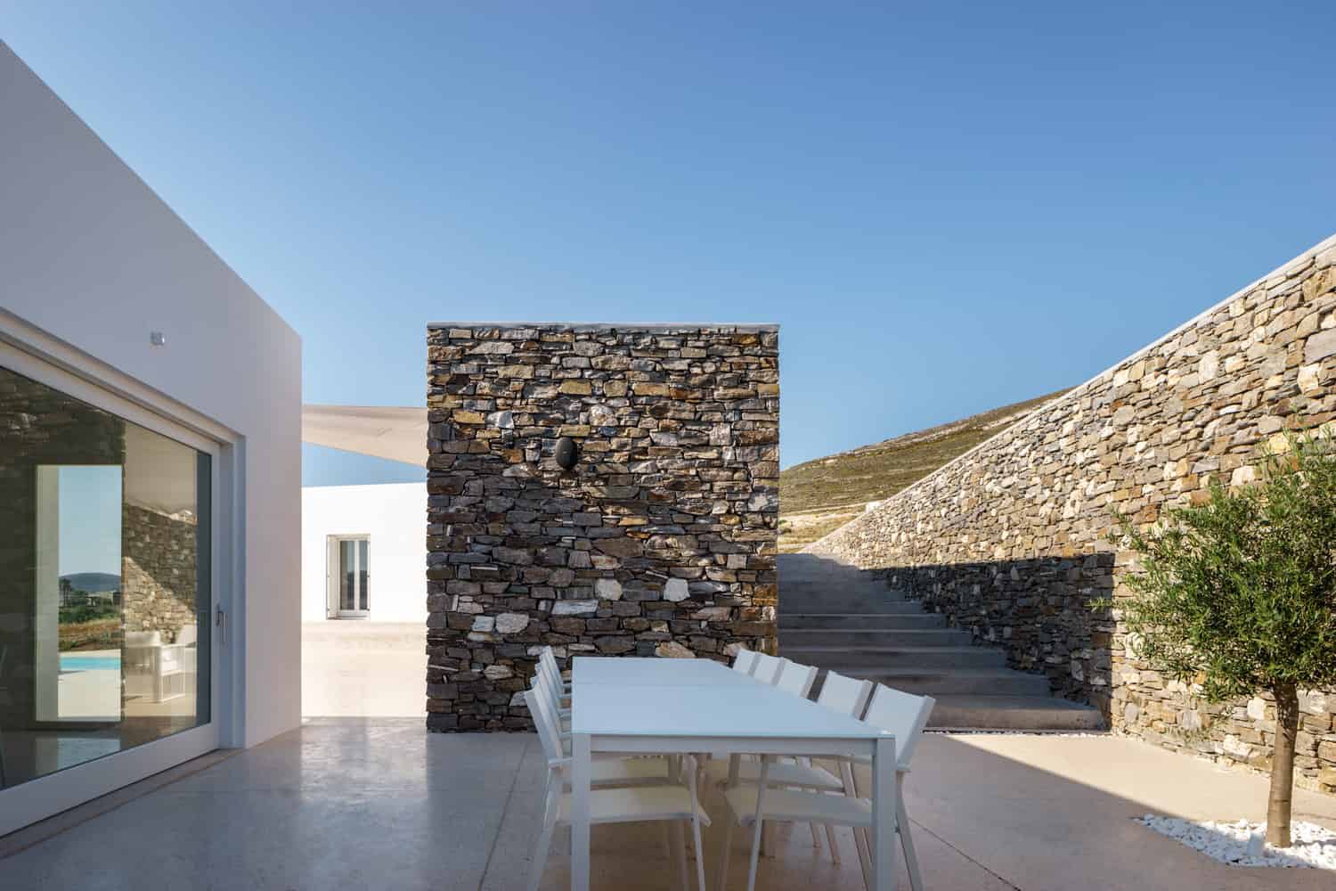 Hug House by React Architects On The Greek Island of Paros Hug House by React Architects On The Greek Island of Paros