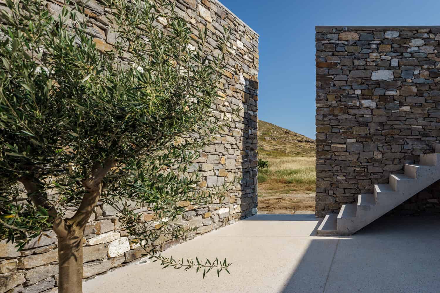 Hug House by React Architects On The Greek Island of Paros Hug House by React Architects On The Greek Island of Paros
