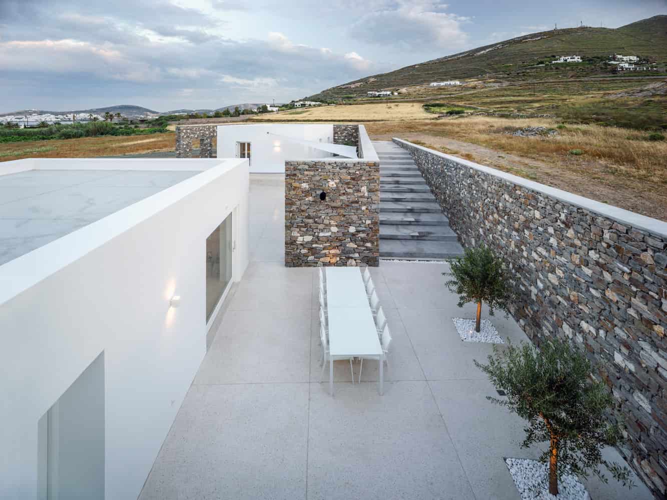 Hug House by React Architects On The Greek Island of Paros Hug House by React Architects On The Greek Island of Paros