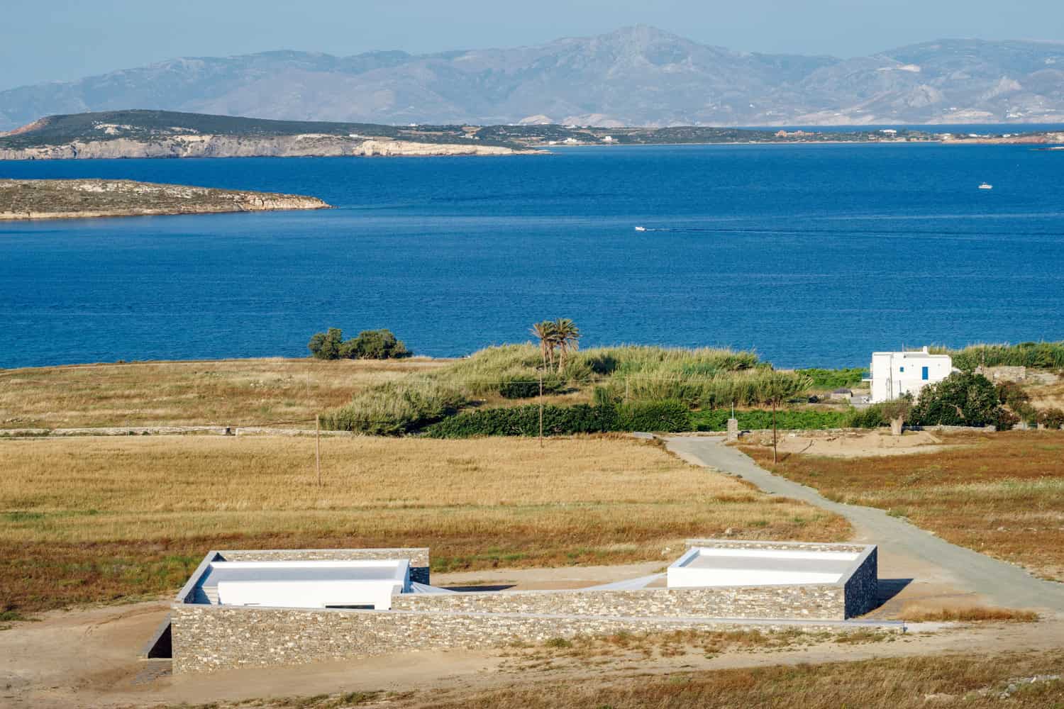Hug House by React Architects On The Greek Island of Paros Hug House by React Architects On The Greek Island of Paros