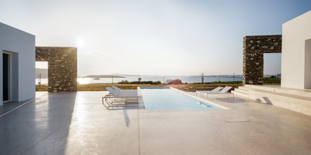 Hug House by React Architects On The Greek Island of Paros
