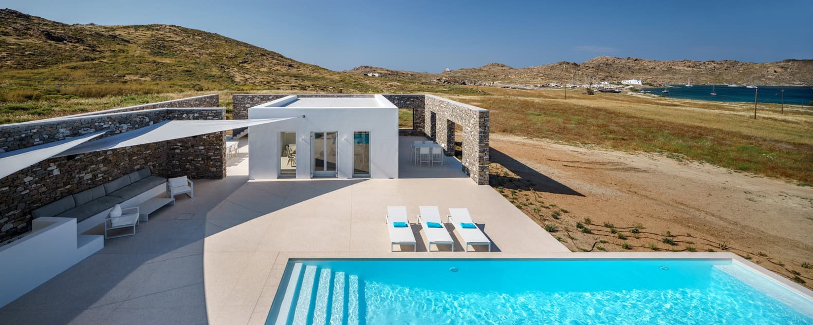 Hug House by React Architects On The Greek Island of Paros Hug House by React Architects On The Greek Island of Paros