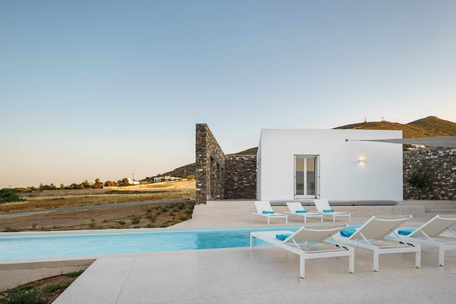 Hug House by React Architects On The Greek Island of Paros Hug House by React Architects On The Greek Island of Paros