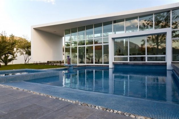 Uro House by 7XA Taller de Arquitectura in Monterrey, Mexico