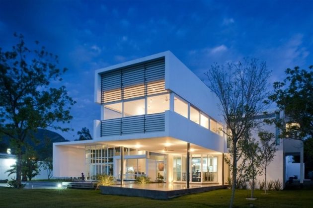 Uro House by 7XA Taller de Arquitectura in Monterrey, Mexico