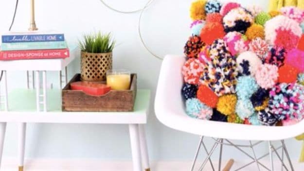 15 Awesome DIY Ideas That Use Yarn To Colorize Your Home Decor