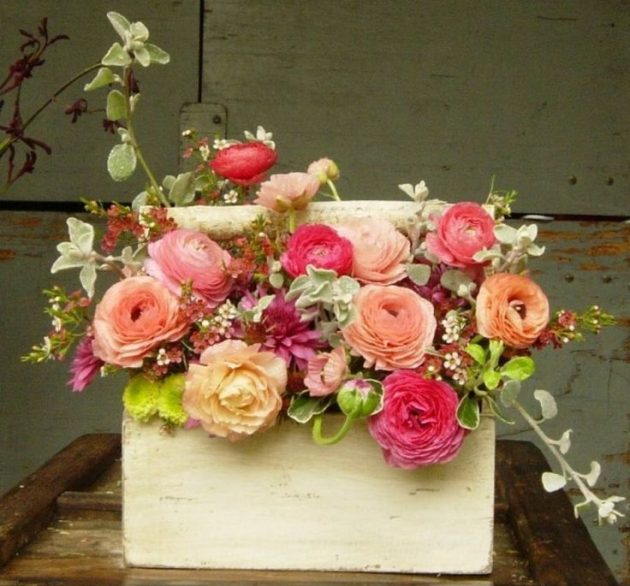 17 Excellent DIY Floral Arrangements To Welcome The Spring In Your Home