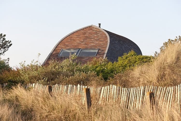 Dune House by Min2 in Bergen, North Holland Dune House by Min2 in Bergen, North Holland
