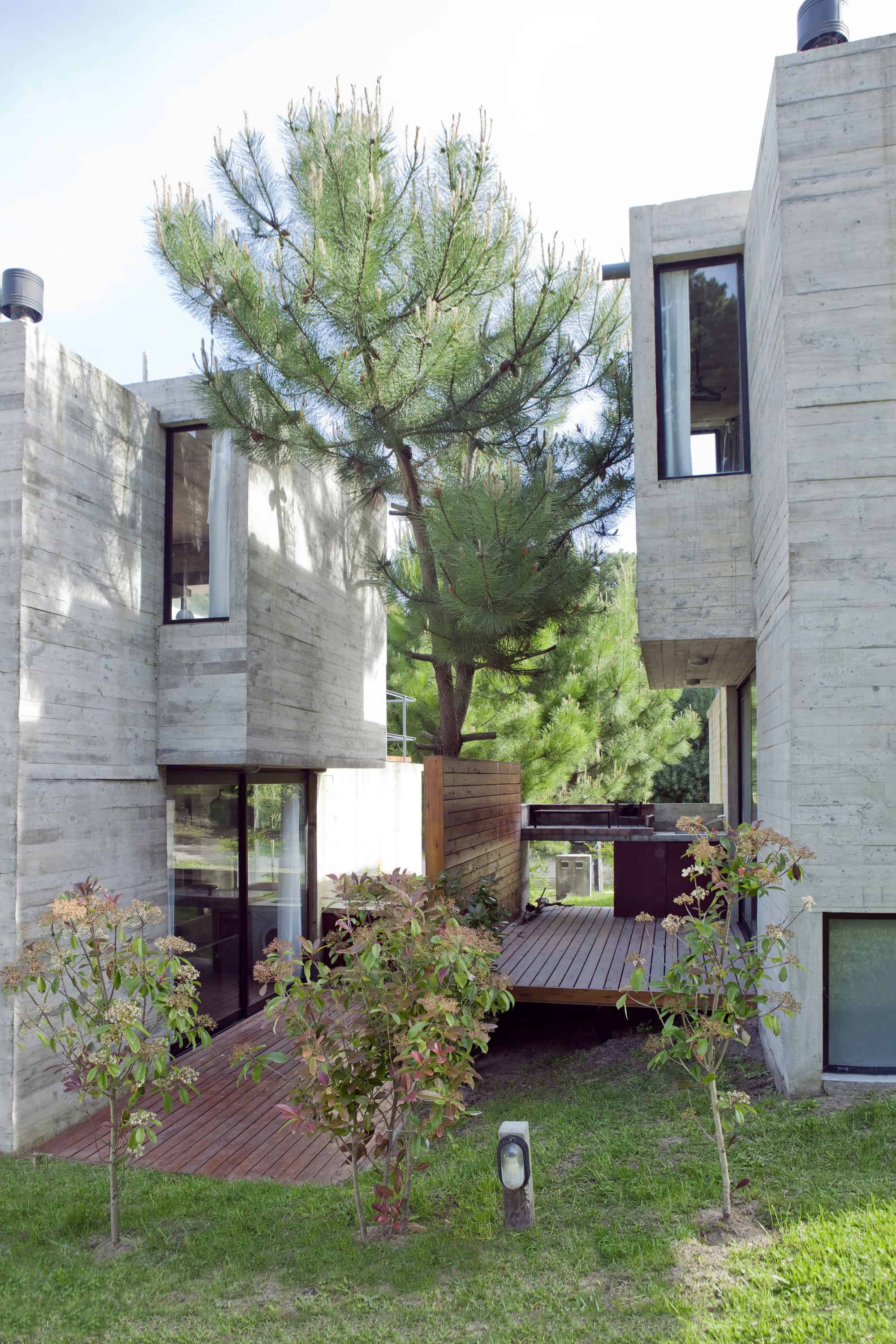 V + D Set by BAK Architects in Mar Azul, Argentina V + D Set by BAK Architects in Mar Azul, Argentina