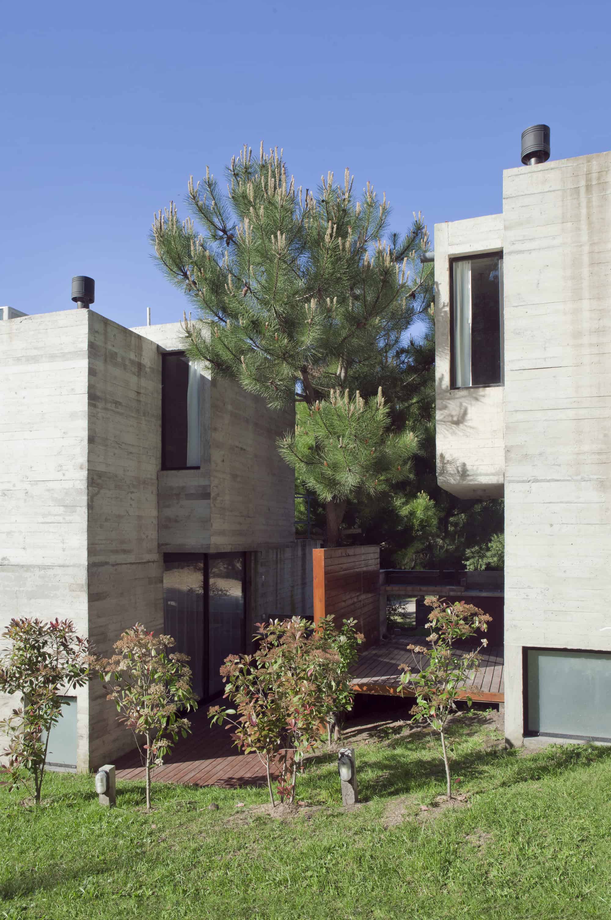 V + D Set by BAK Architects in Mar Azul, Argentina V + D Set by BAK Architects in Mar Azul, Argentina