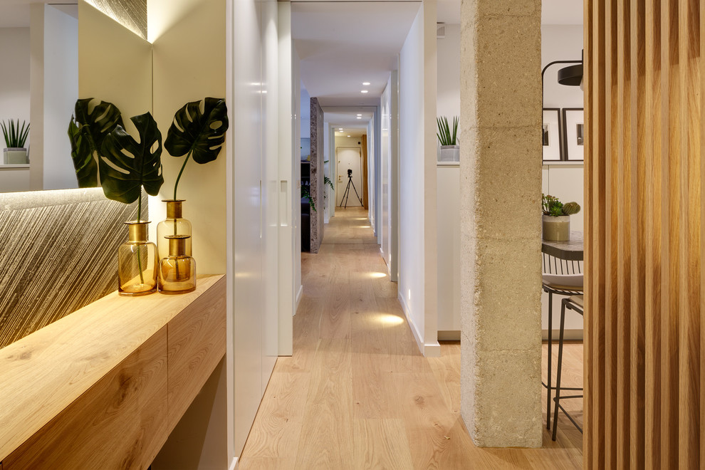 16 Superb Contemporary Hallway Designs That Will Connect Your Home in Style