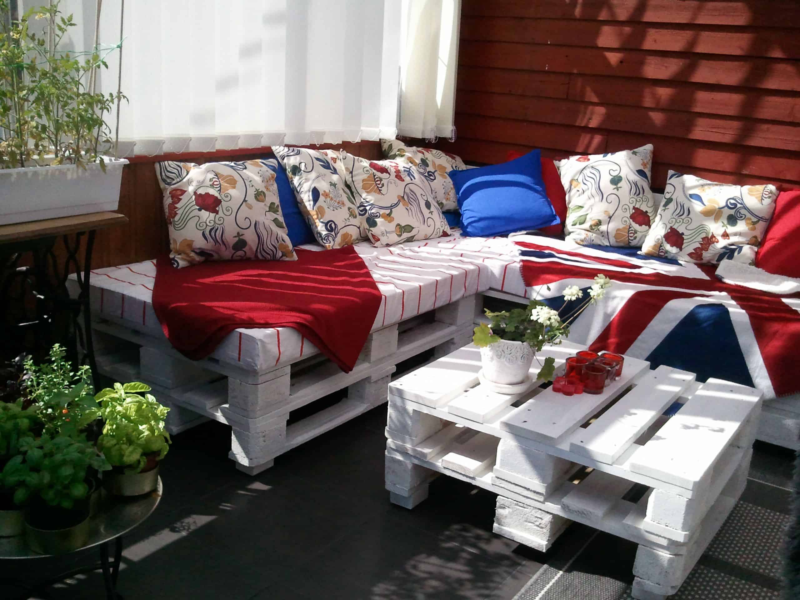 Top 20 The Most Easiest Pallet Projects To Beautify Your Balcony Top 20 The Most Easiest Pallet Projects To Beautify Your Balcony