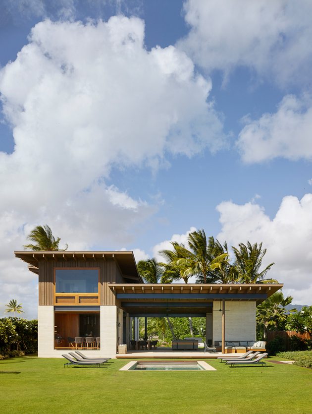 Hale Nukumoi Beach House by Walker Warner Architects in Hawaii
