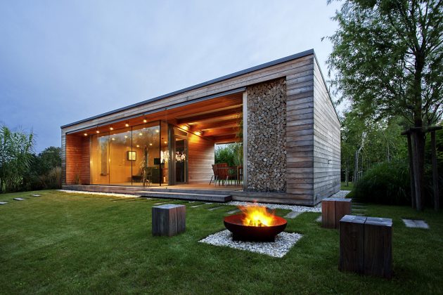 Holiday Cottage by Tóth Project Architect Office in Kapuvár, Hungary