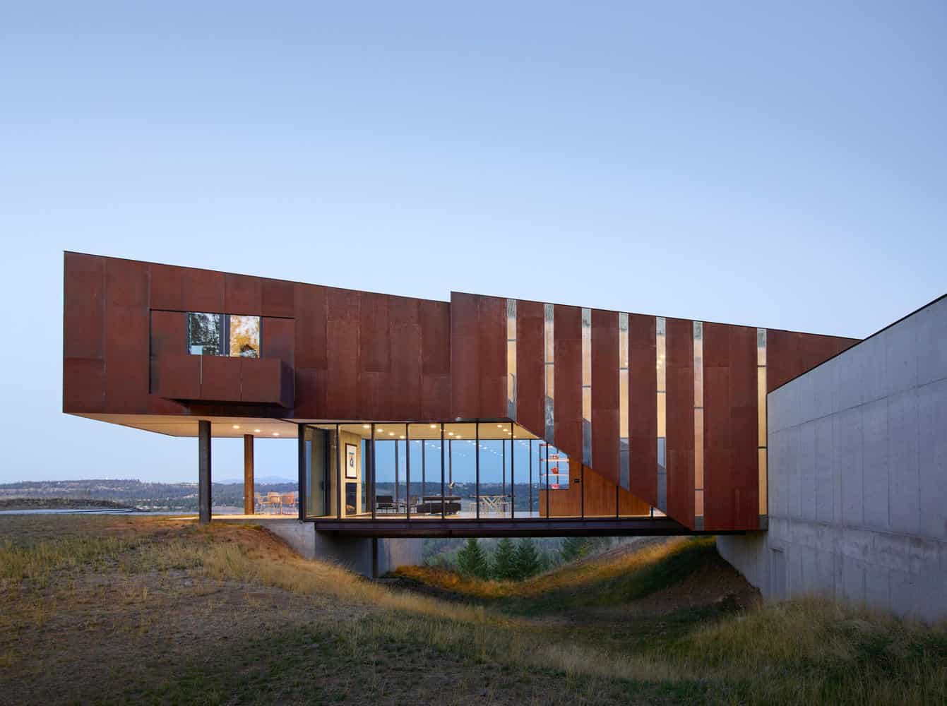 Rimrock Residence by Olson Kundig: A Wildlife-Conscious Home on a Basalt Bluff Rimrock Residence by Olson Kundig: A Wildlife-Conscious Home on a Basalt Bluff
