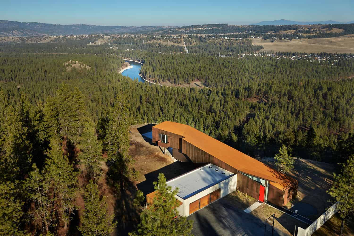 Rimrock Residence by Olson Kundig: A Wildlife-Conscious Home on a Basalt Bluff Rimrock Residence by Olson Kundig: A Wildlife-Conscious Home on a Basalt Bluff