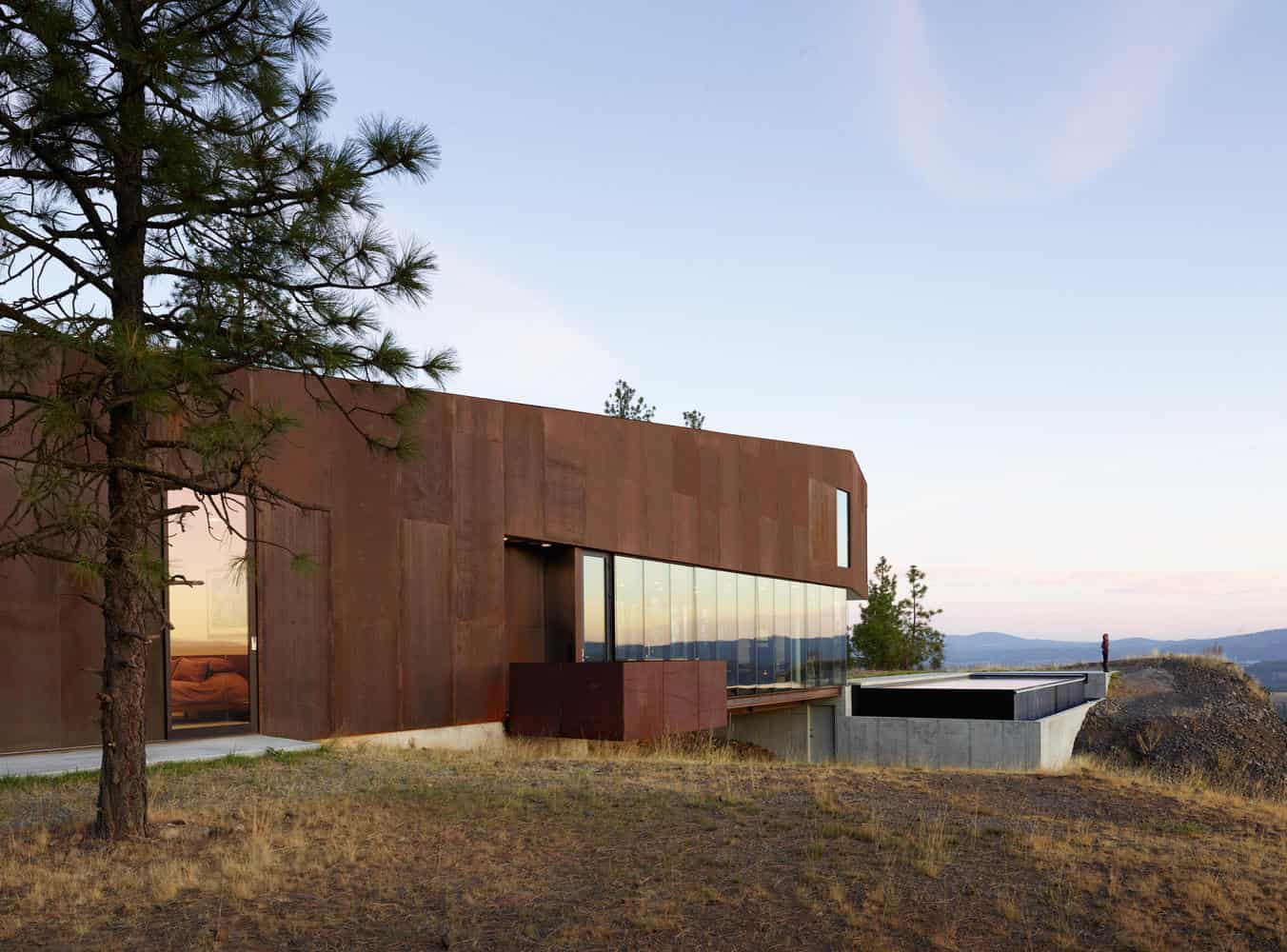 Rimrock Residence by Olson Kundig: A Wildlife-Conscious Home on a Basalt Bluff Rimrock Residence by Olson Kundig: A Wildlife-Conscious Home on a Basalt Bluff