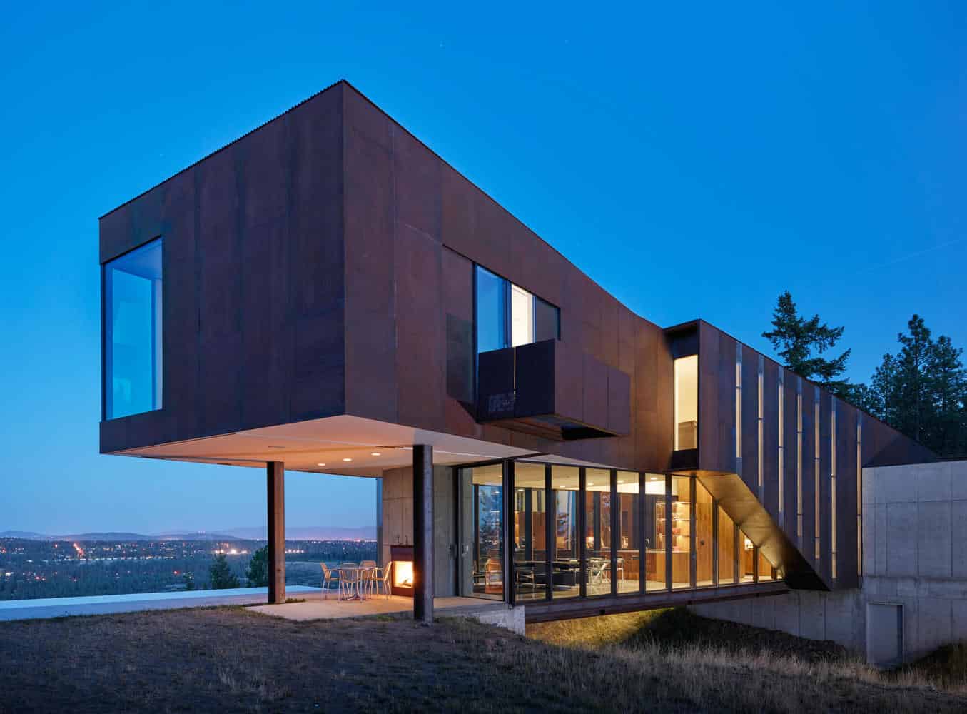 Rimrock Residence by Olson Kundig: A Wildlife-Conscious Home on a Basalt Bluff Rimrock Residence by Olson Kundig: A Wildlife-Conscious Home on a Basalt Bluff