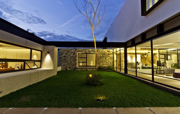 Temozón House by Carrillo Arquitectos y Asociados in Temozón, Mexico