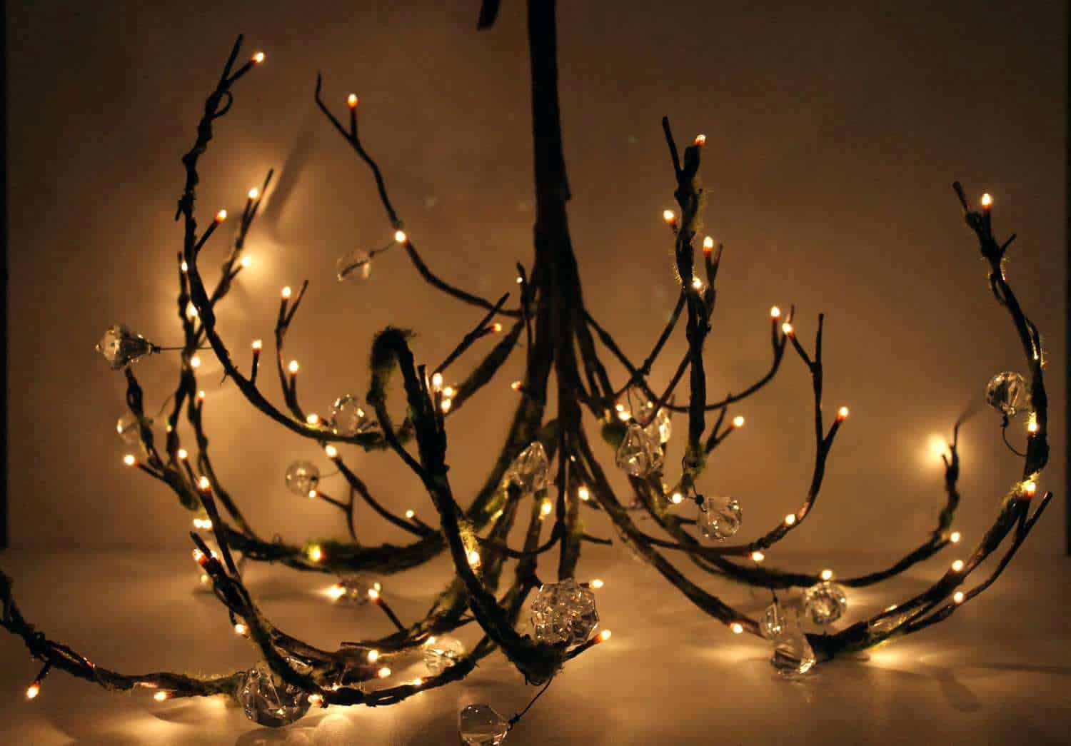 15 Really Fascinating DIY Tree Branch Chandeliers