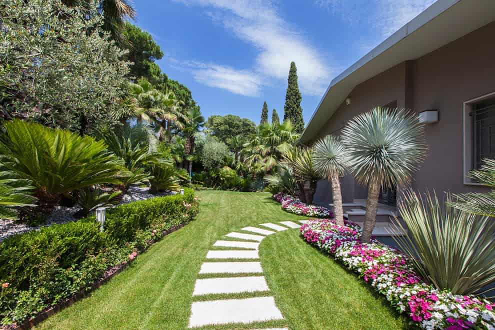 18 Impeccable Contemporary Landscape Designs You'll Never Forget 18 Impeccable Contemporary Landscape Designs You'll Never Forget