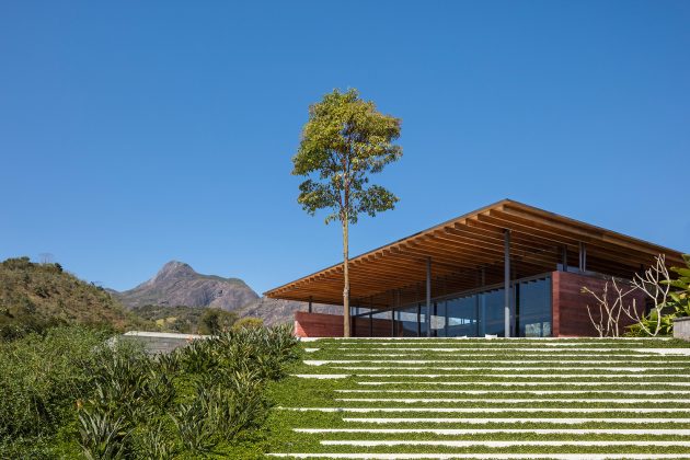 Casa Terra by Bernardes Arquitetura in Itaipava, Brazil