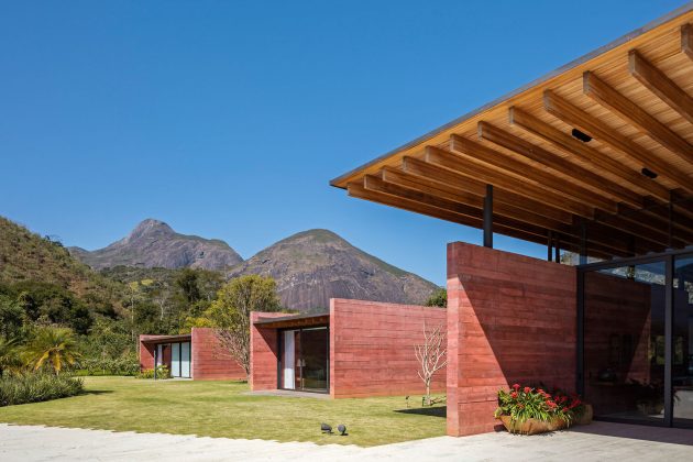 Casa Terra by Bernardes Arquitetura in Itaipava, Brazil